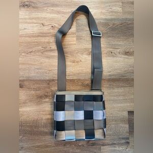 Vintage 2000s Harvey’s seatbelt crossbody bag (mixed neutrals)